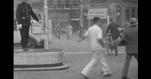 Rotterdam Centrum, traffic 80 years ago (8mm film).